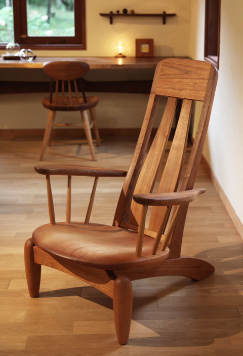 くつろぐための木製リラックス椅子
