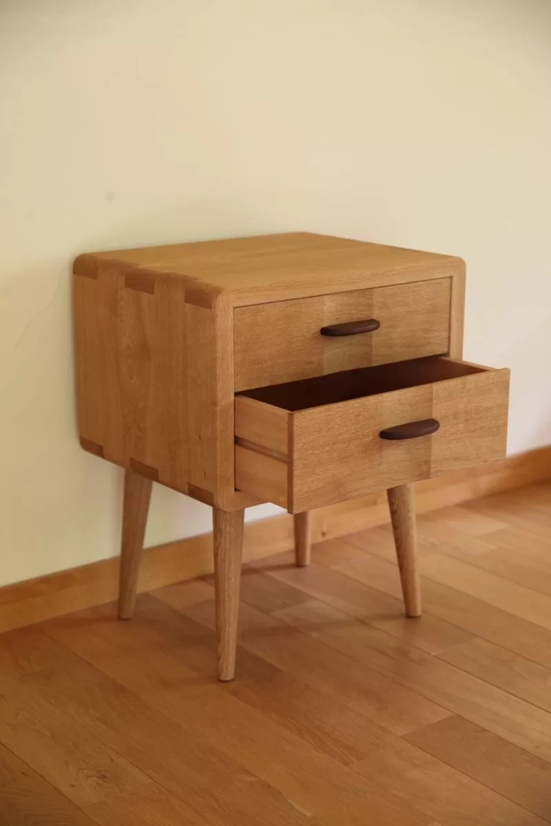 ベッドサイドチェスト｜北海道産ナラ材で製作