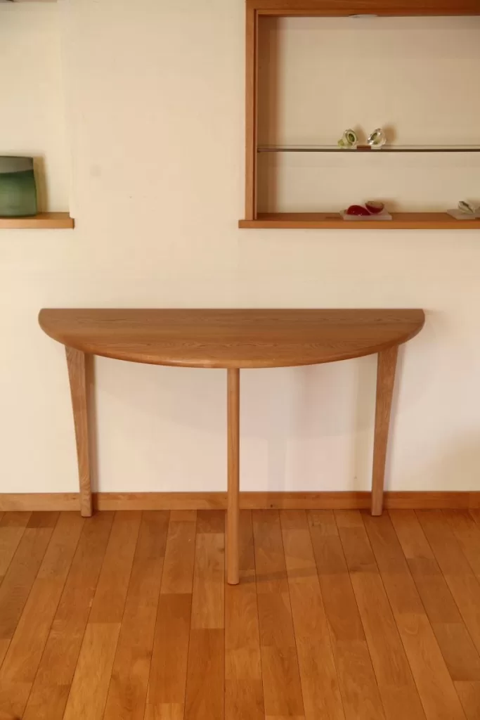 壁付け半円テーブル